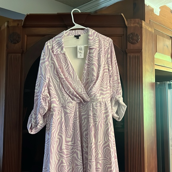 Brand new dress never with tags - Picture 2 of 3